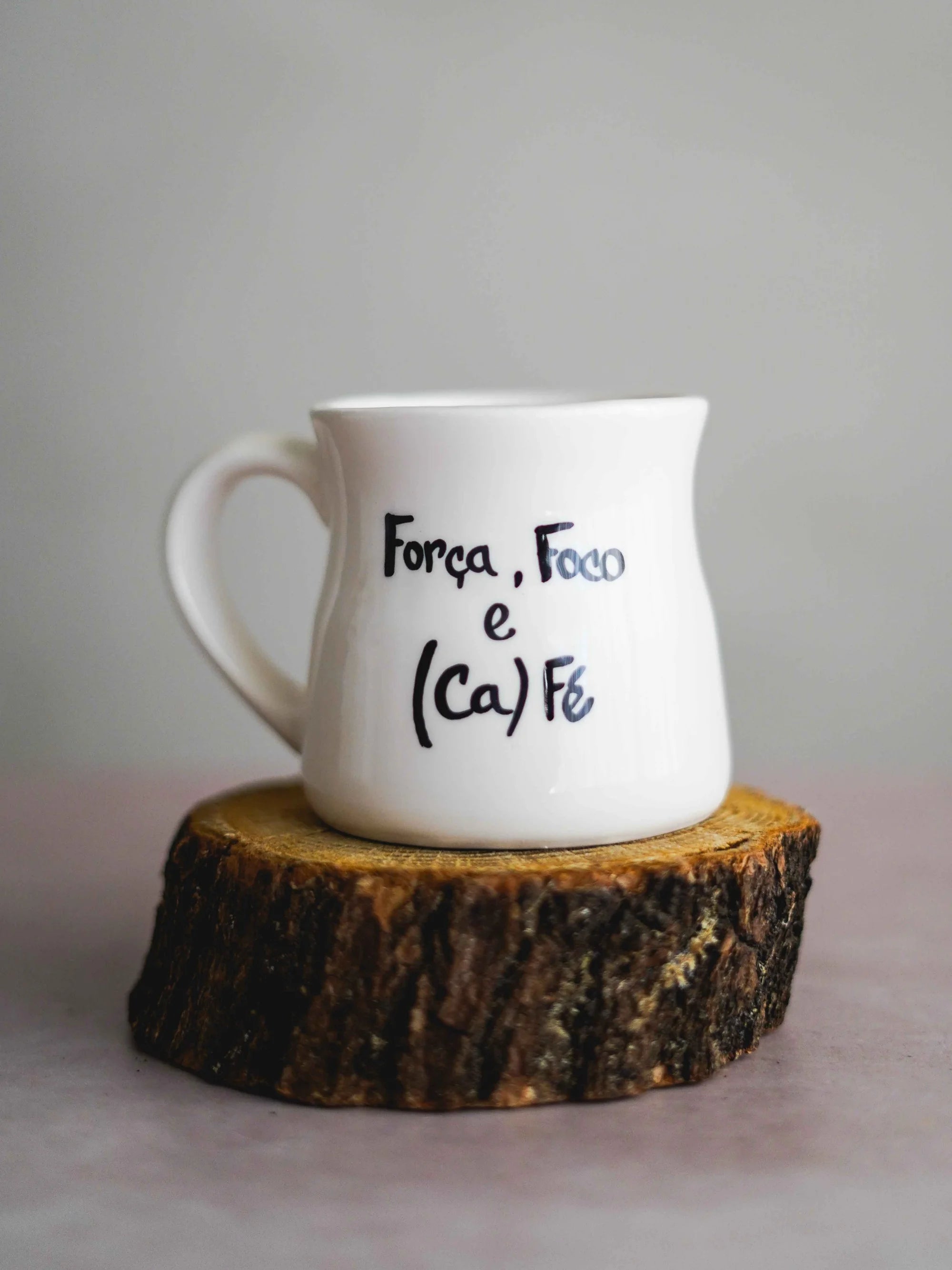 Caneca "Força, foco e (ca)fé"