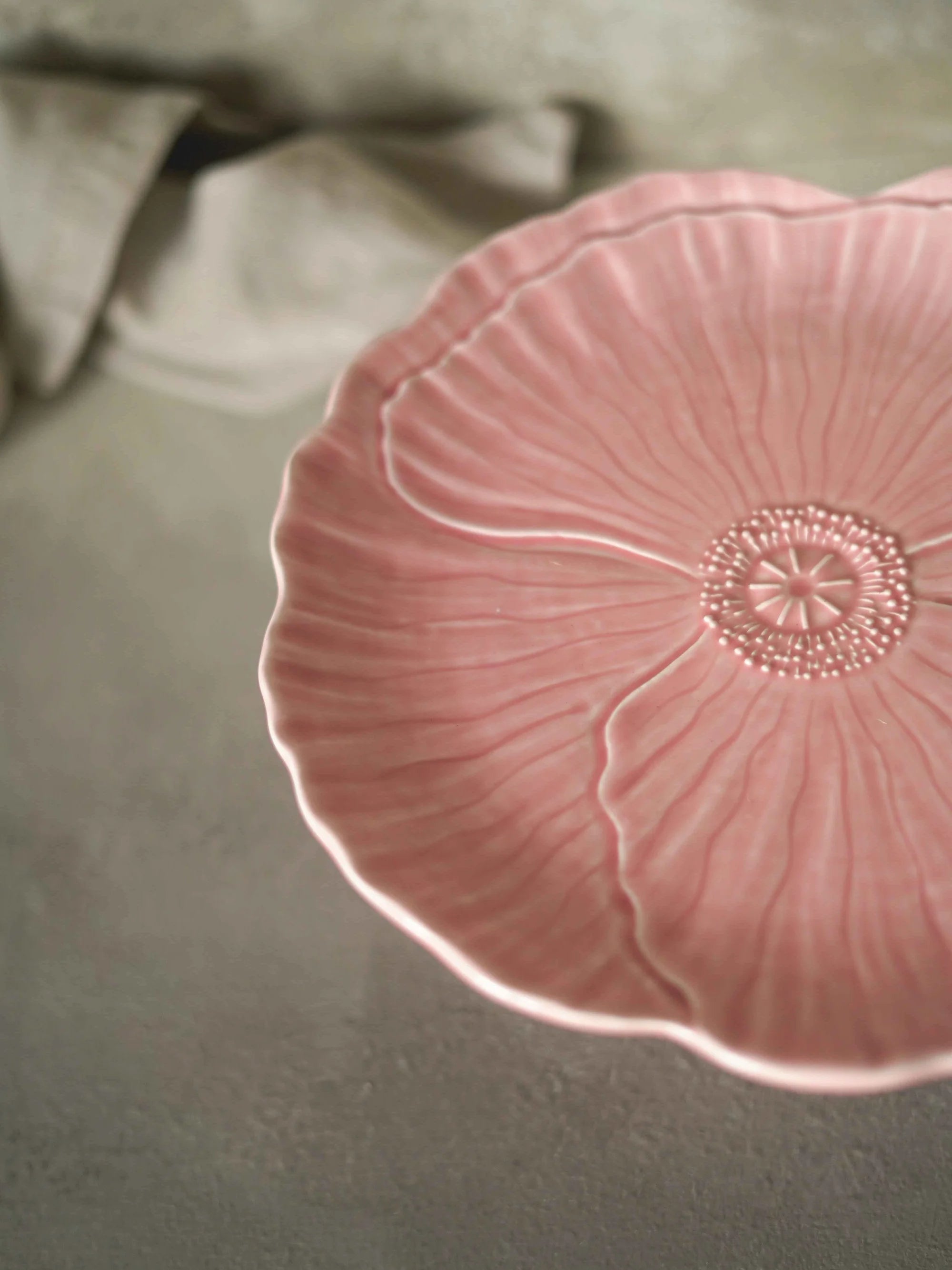 Cake plate with flower base