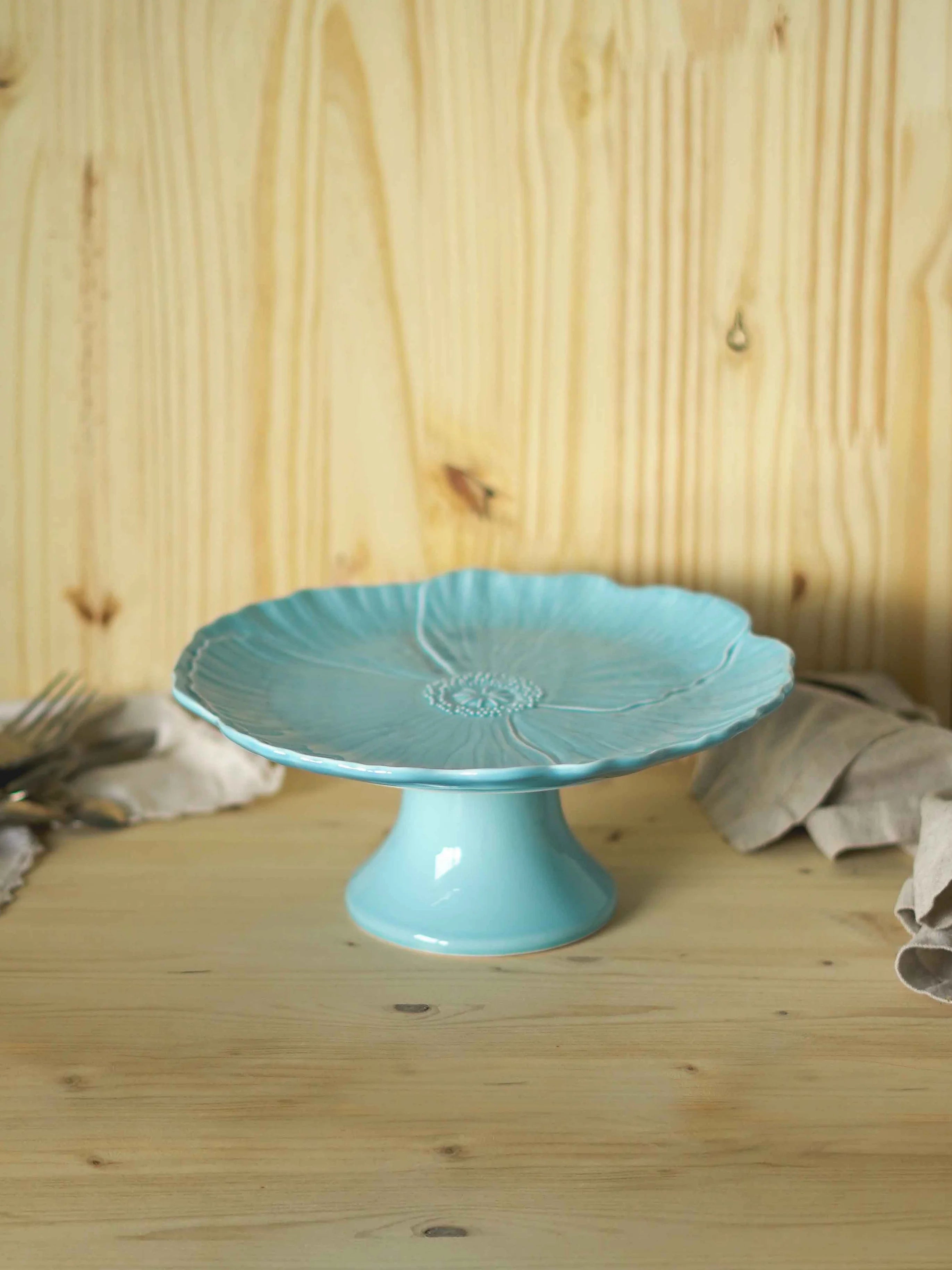 Cake plate with flower base