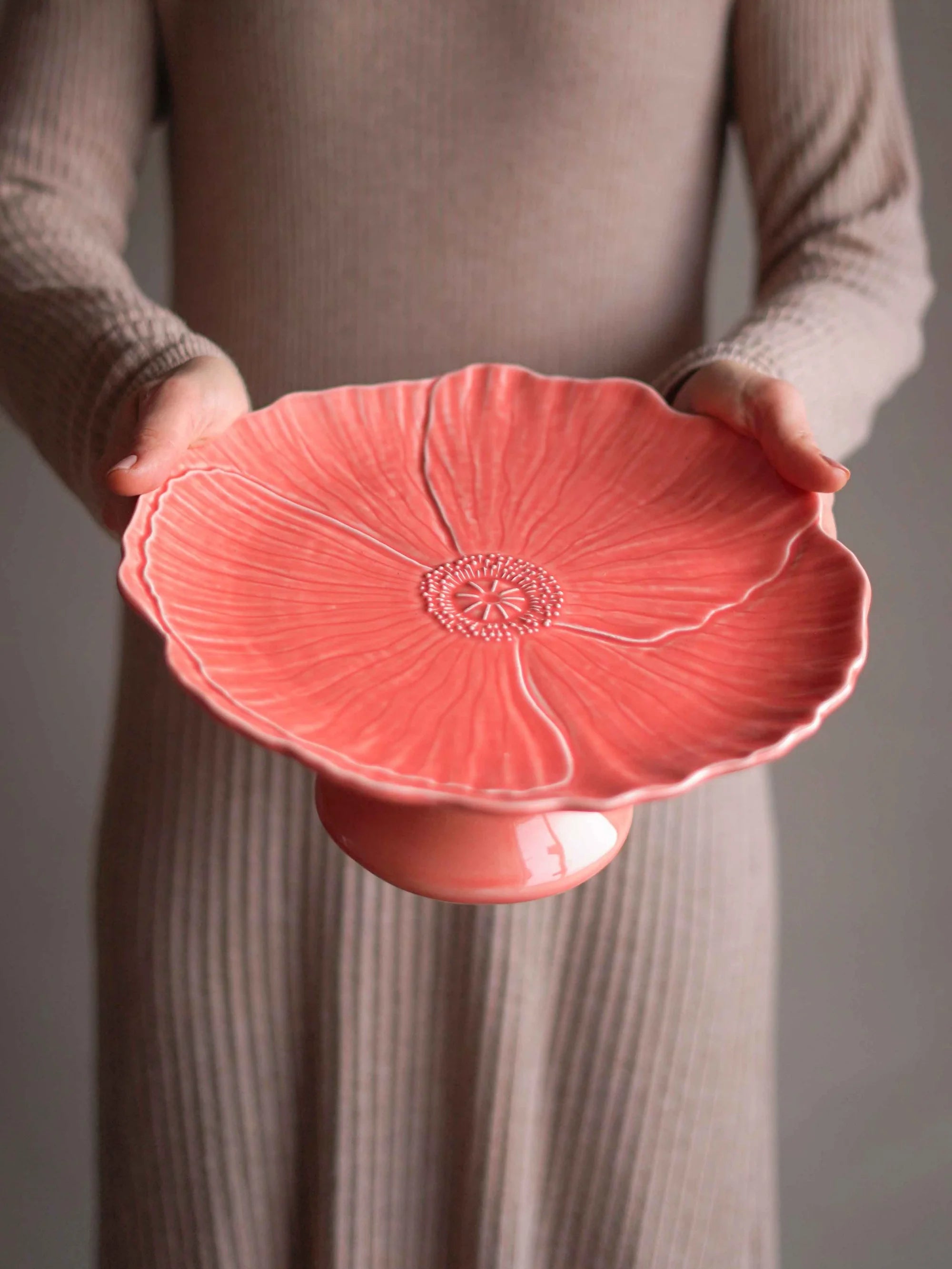 Cake plate with flower base