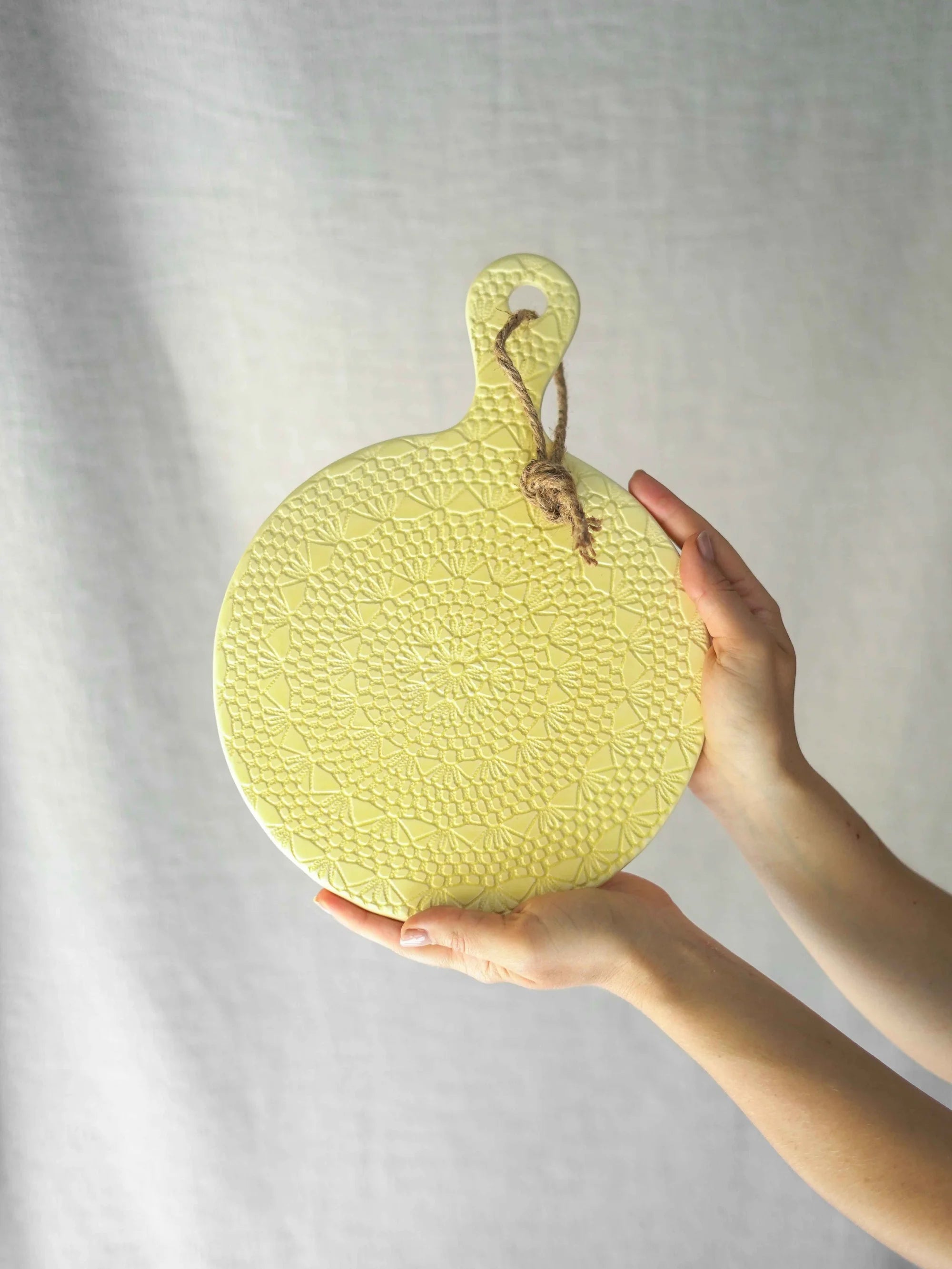 Round crochet board